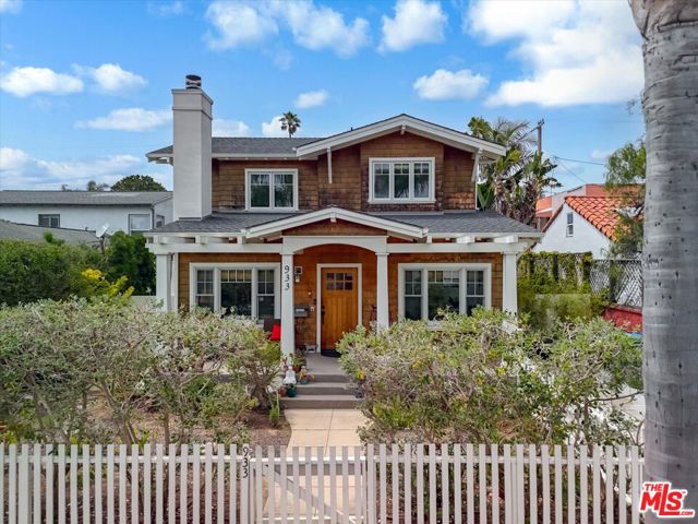 933 W Venezia Avenue, Venice CA: https://media.crmls.org/mediaz/db854c5e-8d64-4340-9008-31f5908654fe.jpg