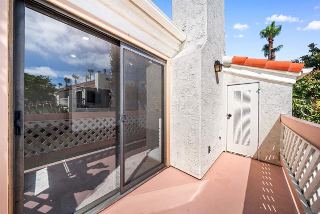 9302 Twin Trails Dr, San Diego CA: https://media.crmls.org/mediaz/db855dd4-3acc-40a4-bfe5-92b1f41a22c8.jpg