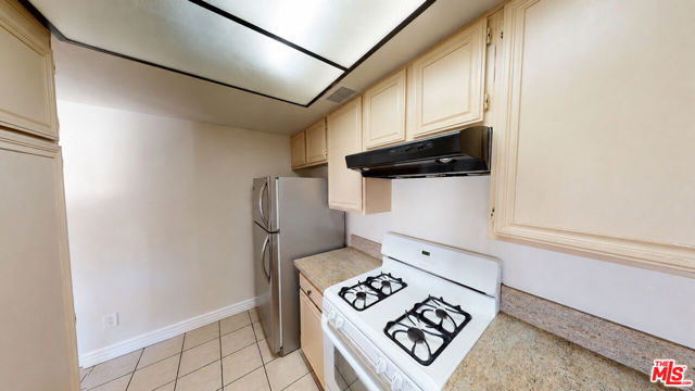 14401 Plummer Street, 23 photo 7