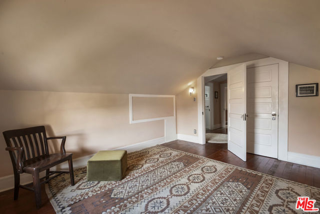 2102 W 24th Street, Los Angeles CA: https://media.crmls.org/mediaz/db85bb92-0d6b-4791-8863-992db97cbd4d.jpg