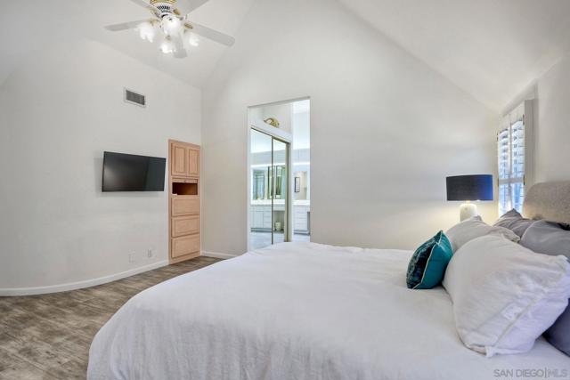 7635 Draper Avenue, La Jolla CA: https://media.crmls.org/mediaz/db85bec8-95ba-4898-9bd3-738c74215fe2.jpg