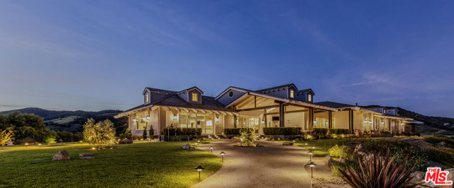 1697 W Potrero Road, Westlake Village CA: https://media.crmls.org/mediaz/db869e39-b3b0-48a1-83d3-e78349da6411.jpg