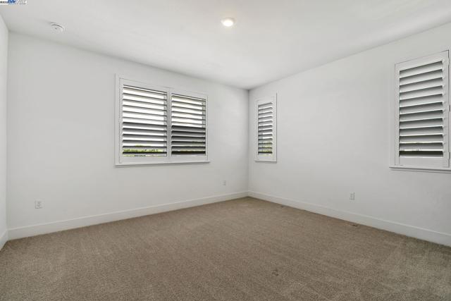 665 River Bend Dr, Lathrop CA: https://media.crmls.org/mediaz/db86bfe6-3679-4da9-b237-8dff92c989b0.jpg