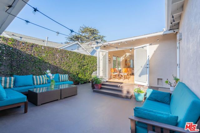 2537 Barry Avenue, Los Angeles, California 90064, 4 Bedrooms Bedrooms, ,3 BathroomsBathrooms,Single Family Residence,For Sale,Barry,24401329