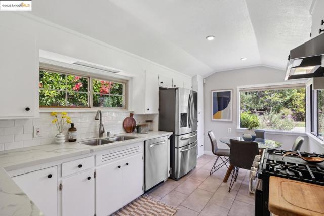 10 Wilding LN, Oakland CA: https://media.crmls.org/mediaz/db86e214-fccd-4a65-a3e7-7b24dfc14f2b.jpg