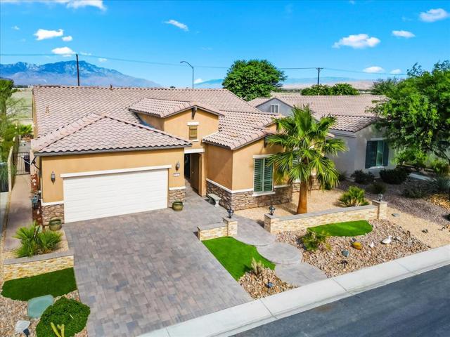 39313 Camino Las Hoyes, Indio CA: https://media.crmls.org/mediaz/db870ba8-12b4-47de-b697-990aaaa2c453.jpg