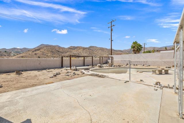 38280 Chuperosa Lane, Cathedral City CA: https://media.crmls.org/mediaz/db8726c0-4bc6-43df-b5e0-e98db4a93995.jpg