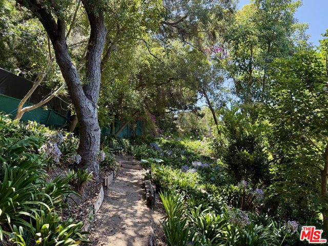 1754 Mandeville Canyon Road, Los Angeles CA: https://media.crmls.org/mediaz/db878467-550d-4462-bc21-0183e1e1b8b6.jpg