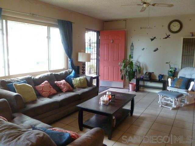 553 Sears Ave, San Diego CA: https://media.crmls.org/mediaz/db87c996-2f88-472a-8da1-9fbf62e93949.jpg