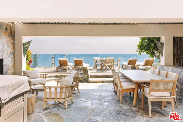 23614 Malibu Colony Road, Malibu CA: https://media.crmls.org/mediaz/db87dc01-8186-4c92-bb8d-61c5a0bc118d.jpg