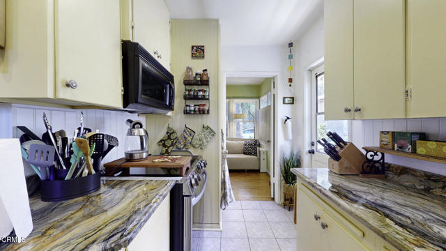 405 Mission Road, Glendale CA: https://media.crmls.org/mediaz/db880151-3ce6-477e-8dc2-d27ab1d78720.jpg