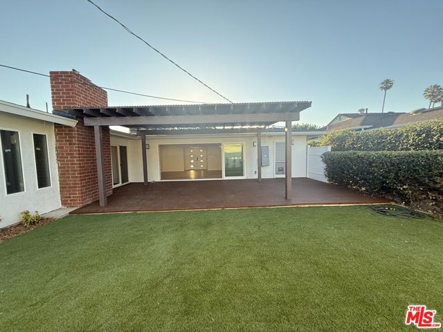 6159 Sylvia Avenue, Tarzana CA: https://media.crmls.org/mediaz/db881586-359c-4cfd-aefe-1257768fe85e.jpg