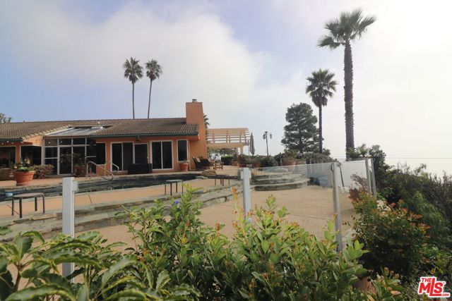 20776 Big Rock Drive, Malibu CA: https://media.crmls.org/mediaz/db8838aa-6d8c-43b2-aedd-efe7c4a62895.jpg