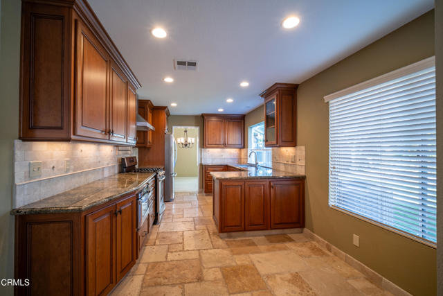 Detail Gallery Image 11 of 33 For 5379 Butterfield St, Camarillo,  CA 93012 - 4 Beds | 3 Baths