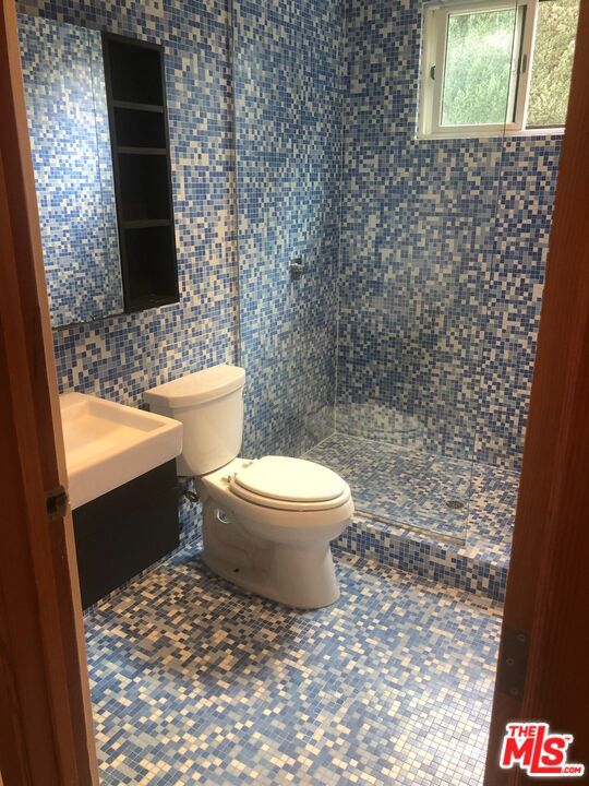128 S Carson Road, Beverly Hills CA: https://media.crmls.org/mediaz/db8a04ae-bfa8-4244-9dab-8558bd548a72.jpg