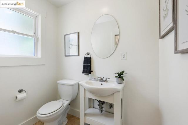5344 Walnut St, Oakland CA: https://media.crmls.org/mediaz/db8ae3a1-d86e-4169-be57-6c58c583fcc6.jpg