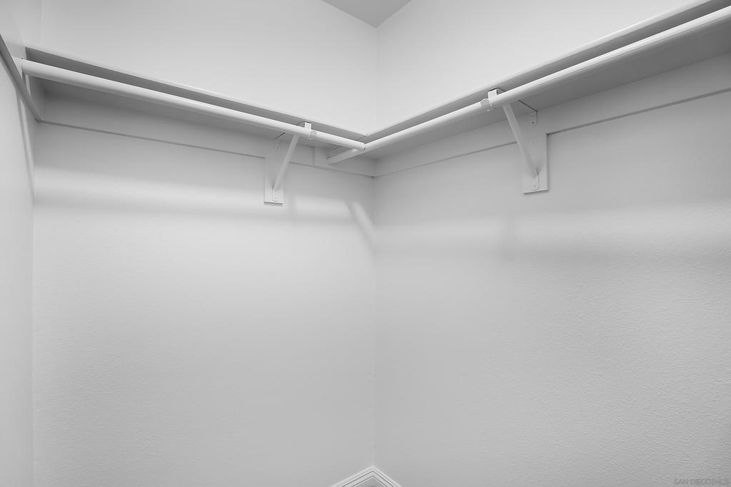 https://media.crmls.org/mediaz/db8ba7a4-1cd1-478e-9535-a32f3564fcc4.jpg?preset=X-Large