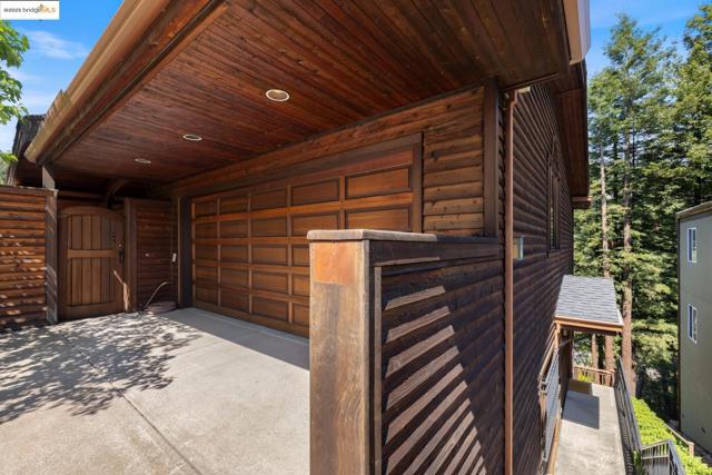 6890 Charing Cross Road, Berkeley CA: https://media.crmls.org/mediaz/db8bcdcd-a548-4ebe-ba89-2e7e7ccda531.jpg