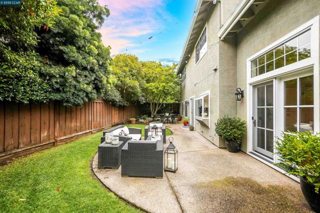 405 Triomphe Ct, Danville CA: https://media.crmls.org/mediaz/db8bf802-d7b0-4ddb-98ea-0ba5f8505c3c.jpg