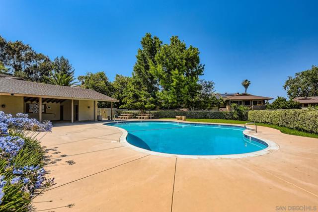8039 Calle Fanita, Santee CA: https://media.crmls.org/mediaz/db8c2112-aa85-4f01-94e8-296c65202b7d.jpg