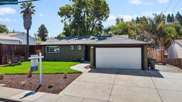 2425 Jerilynn Dr, Concord CA: https://media.crmls.org/mediaz/db8c5c8a-3a0a-40a1-891b-0c10885d3106.jpg