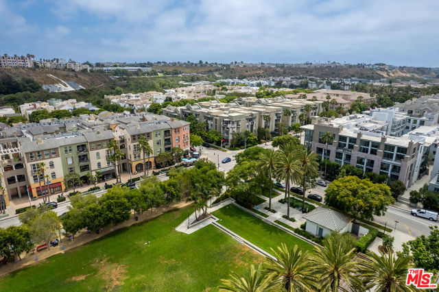 13044 Pacific, Playa Vista CA: https://media.crmls.org/mediaz/db8c80d9-9bf0-4687-b3d9-5a4b4853d189.jpg