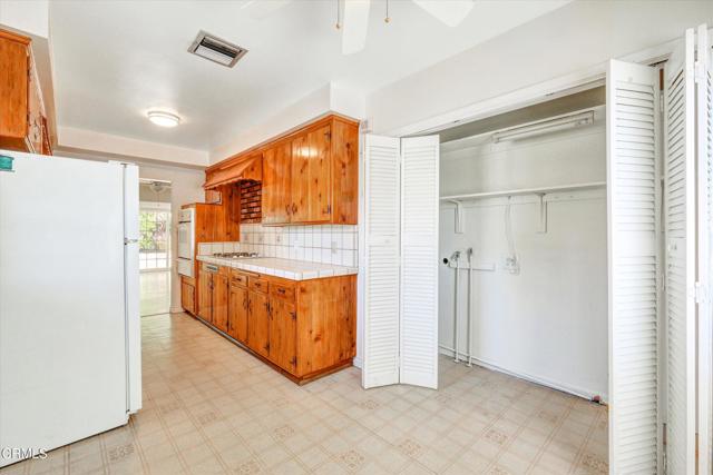 Detail Gallery Image 13 of 33 For 3557 Burritt Way, Glendale,  CA 91214 - 3 Beds | 2 Baths