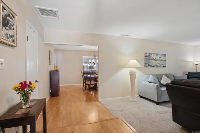 Detail Gallery Image 7 of 44 For 13432 Whitewater Drive, Poway,  CA 92064 - 3 Beds | 2 Baths
