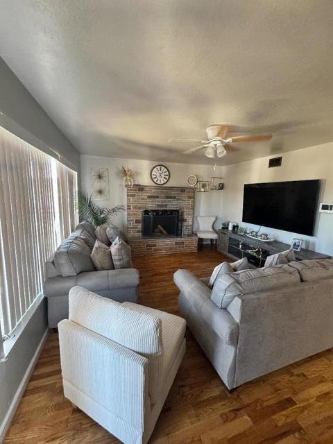 1121 Granada Avenue, Salinas CA: https://media.crmls.org/mediaz/db8d2ed6-9707-4281-8c81-4351a7077cdf.jpg