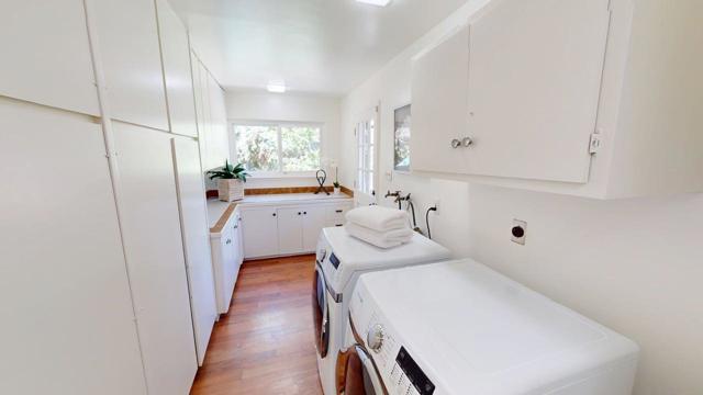 2123 Edgewood Road, Redwood City CA: https://media.crmls.org/mediaz/db8e6f89-541b-40e0-abf0-a6641bf801a3.jpg