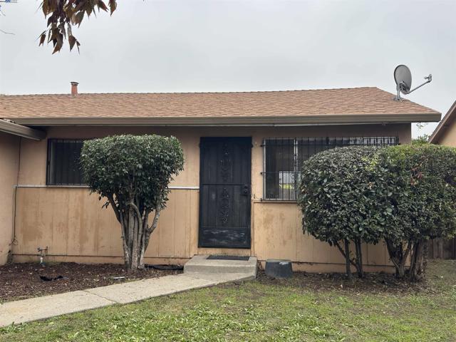 3338 Zamora Way, Stockton CA: https://media.crmls.org/mediaz/db8ebf15-818a-4dc8-b309-d7d65dc5635f.jpg