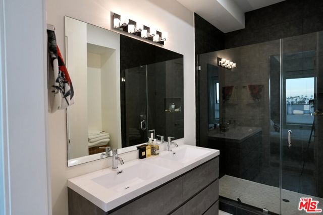 5961 Fountain Avenue, Los Angeles CA: https://media.crmls.org/mediaz/db8ecf99-fce3-4148-9dab-912ca40fec10.jpg