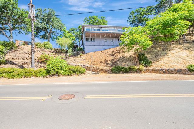 12340 Lakeshore Drive, Clearlake CA: https://media.crmls.org/mediaz/db8ee9ea-9e38-4314-8075-b82e4c925e82.jpg