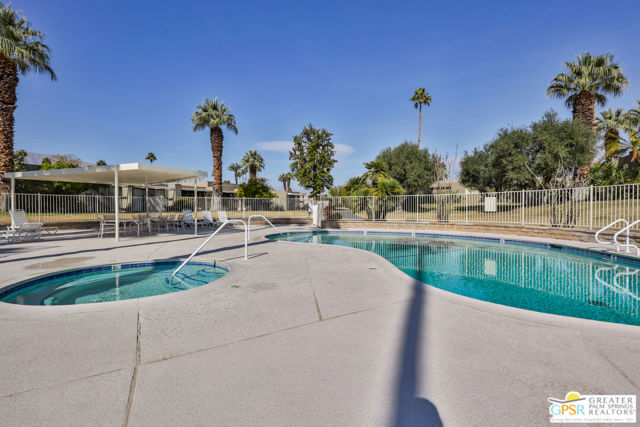 833 N Calle De Flora Vista, Palm Springs CA: https://media.crmls.org/mediaz/db8efb60-1b16-4613-956a-25b0021d9caa.jpg