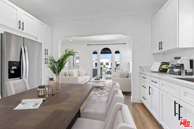 2832 12th Avenue, Los Angeles CA: https://media.crmls.org/mediaz/db8f1ff2-52c4-48b4-9b0a-78eb1dfa1074.jpg