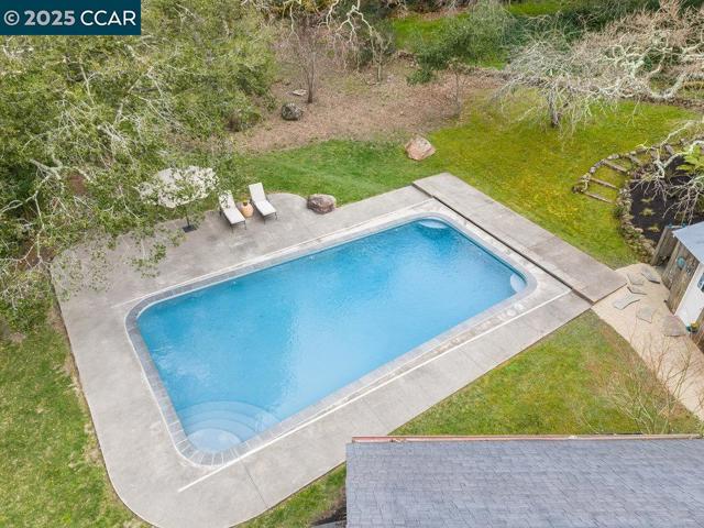15 Cascade Ln, Orinda CA: https://media.crmls.org/mediaz/db8f3b29-6bd0-49bf-abeb-317ad2797de6.jpg