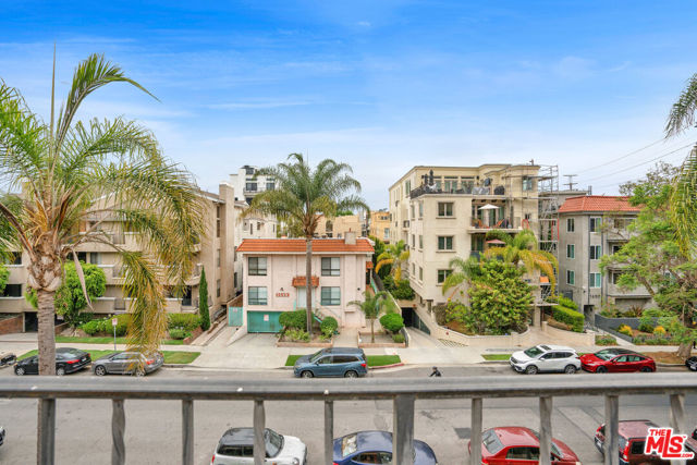 1633 S Bentley Avenue, West Los Angeles CA: https://media.crmls.org/mediaz/db8fa3b5-013c-4b59-bf80-fb2658067693.jpg