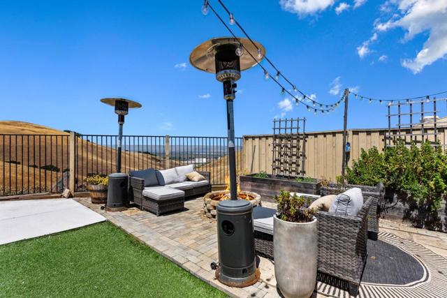 26446 Honor Lane, Salinas CA: https://media.crmls.org/mediaz/db8feb09-dada-4abc-ad28-c6ebe9ee963e.jpg