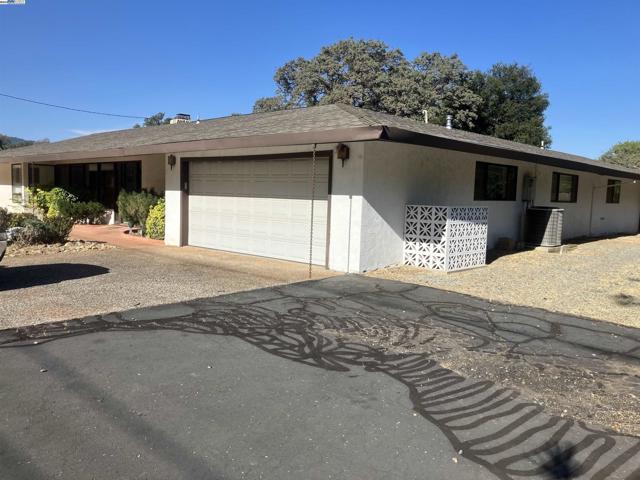 20521 Upper Hillview Dr, Sonora CA: https://media.crmls.org/mediaz/db904324-36a5-46c2-8986-ff79e5dc3a92.jpg
