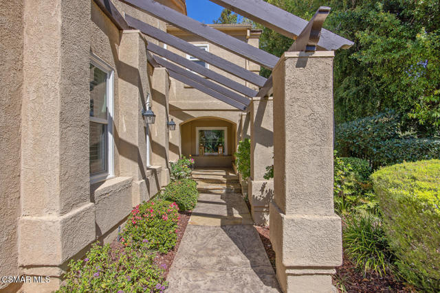 1732 Crooked Trail Place, Westlake Village CA: https://media.crmls.org/mediaz/db913f57-4b21-47f1-b5bd-2184f98832a1.jpg