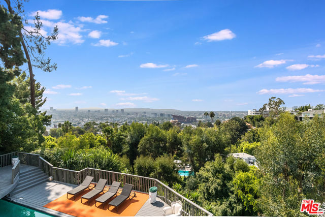 1344 Belfast Drive, Los Angeles CA: https://media.crmls.org/mediaz/db9180e9-03d3-4b60-9fbb-d28ca92c52b4.jpg
