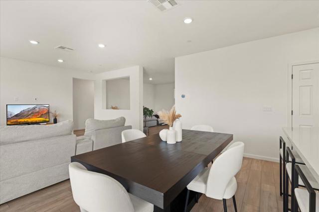 829 Crow Creek Circle, Galt CA: https://media.crmls.org/mediaz/db919024-fcdc-4282-9bff-844fdbc5b064.jpg