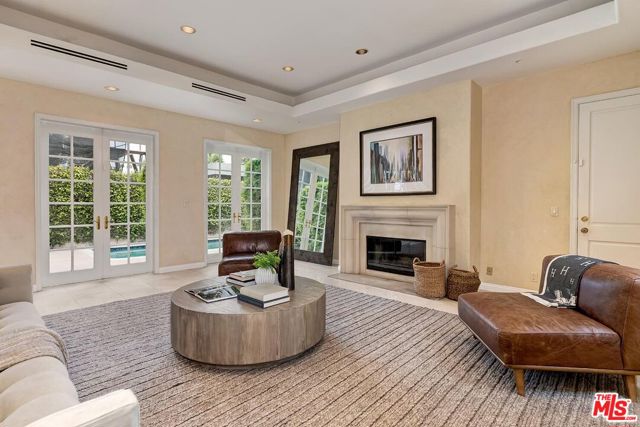110 N Oakhurst Drive, Beverly Hills CA: https://media.crmls.org/mediaz/db91e26a-6300-41ec-867b-c0be240fa959.jpg