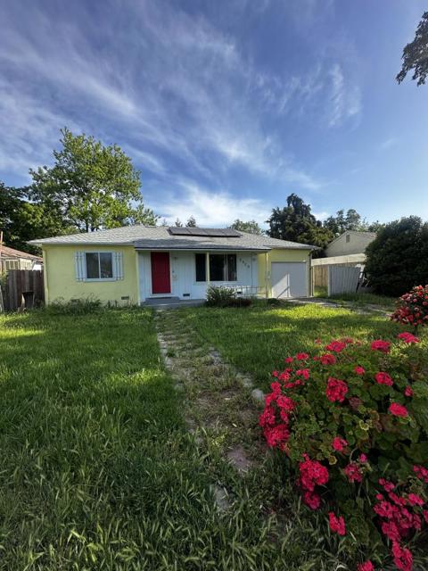2936 W Euclid Avenue, Stockton CA: https://media.crmls.org/mediaz/db91eb9a-8ed4-47e1-9fd7-1b631af13b42.jpg