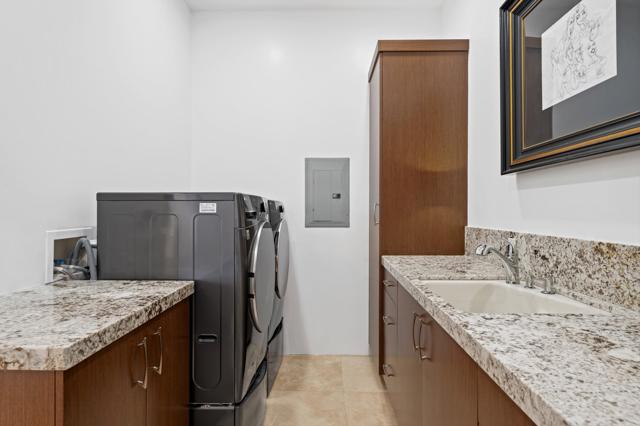 15 Buena Vista Court, Rancho Mirage CA: https://media.crmls.org/mediaz/db927278-ae33-4b1e-852f-4d63b6ea3839.jpg