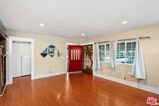 4812 Arlington Avenue, Los Angeles CA: https://media.crmls.org/mediaz/db9276fd-7f36-4675-aa6d-32da2c165da5.jpg