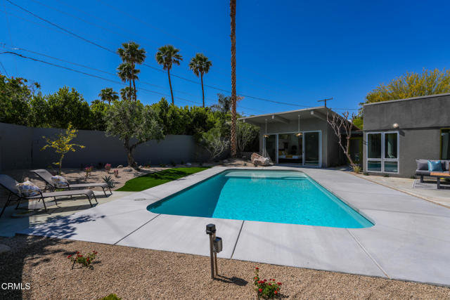 2839 N Davis Way, Palm Springs CA: https://media.crmls.org/mediaz/db92a58b-7311-48f1-9077-c5c7c772eb99.jpg