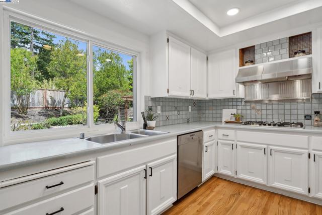 643 Contada Cir, Danville CA: https://media.crmls.org/mediaz/db930890-8595-4235-a60f-a3a73a9bf957.jpg