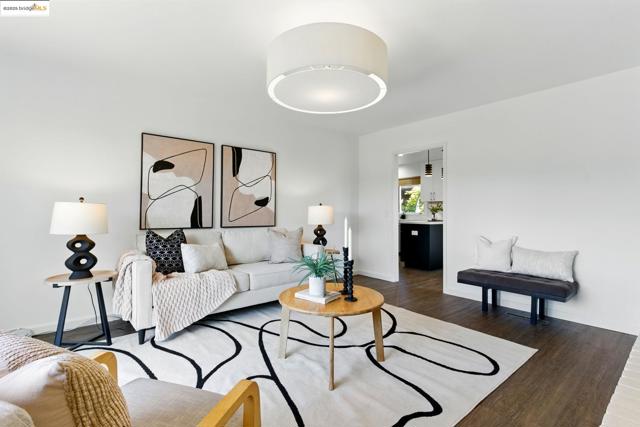 7927 Phaeton Dr, Oakland CA: https://media.crmls.org/mediaz/db933ce6-93f1-41cf-8225-6b80c08675ba.jpg