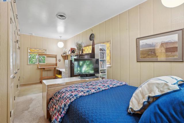 419 Burkhard Rd, Patterson CA: https://media.crmls.org/mediaz/db933f30-4441-4e04-99f4-8dd255c830b1.jpg